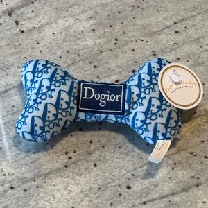NEW Couture j'adore "Dogior" squeaky dog toy